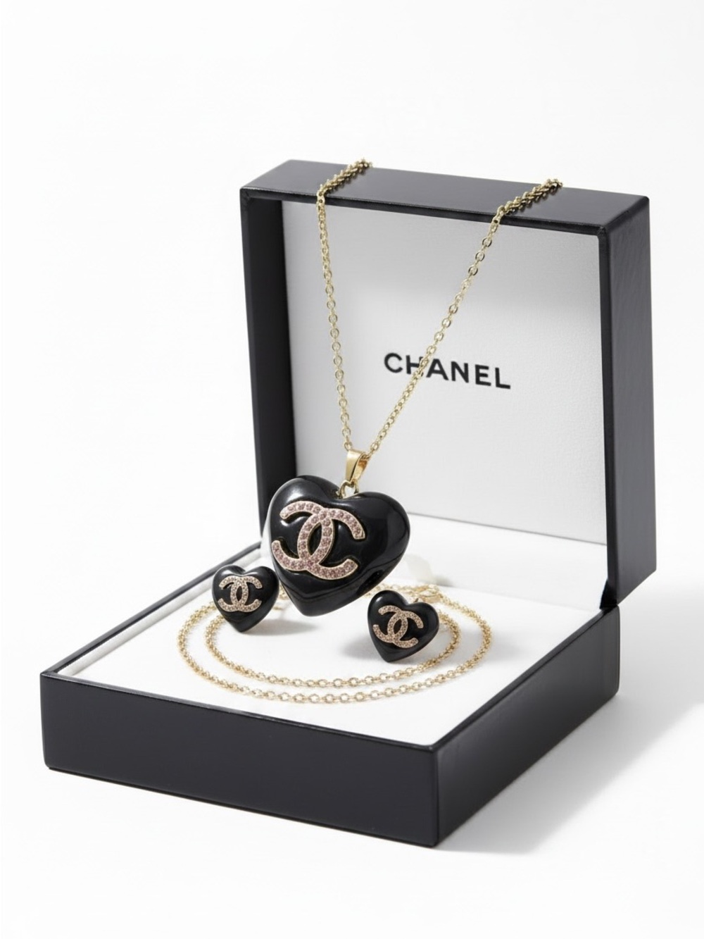 Fashion Jewelry Black and Gold Heart Pendant Necklace with Matching Heart Studs